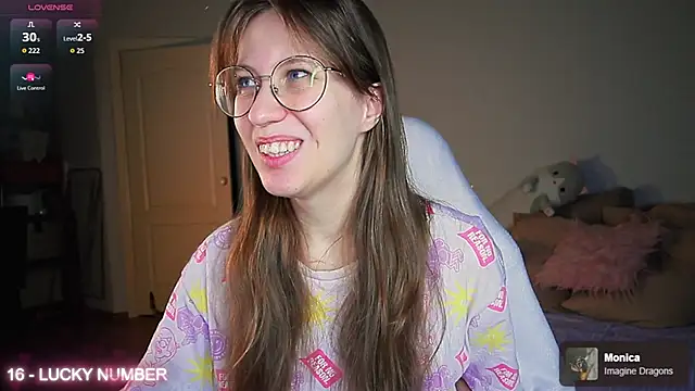 Snapshot of ms_allison_w chatting on 05/17/26, 04:47 ms allison w online show from 05/17/26, 04:47