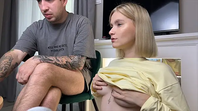 Snapshot of Adelovenick chatting on 10/25/25, 07:49 Adelovenick online show from 10/25/25, 07:49