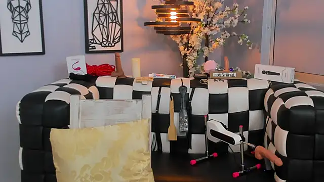 SARAFOXX  online show from 12/22/24, 05:53