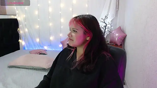 mixie cute online show from 12/18/24, 12:32