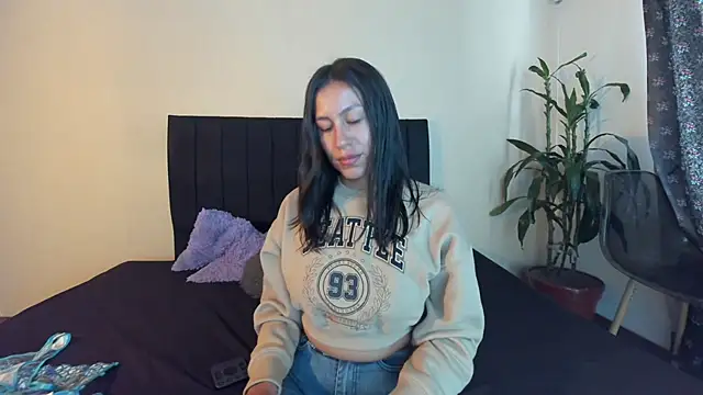 EmiGomez  online show from 03/11/25, 08:42