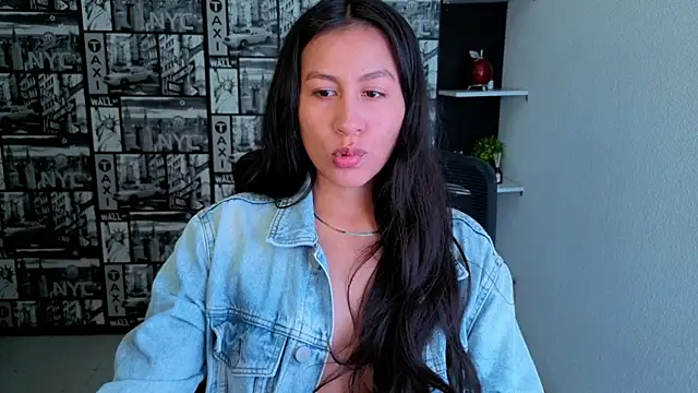EmiGomez  online show from 07/04/26, 12:06