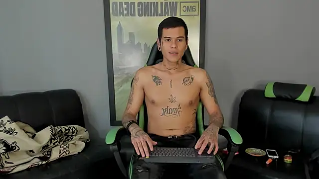 Snapshot of jamesinked_ chatting on 02/17/25, 07:10 jamesinked  online show from 02/17/25, 07:10
