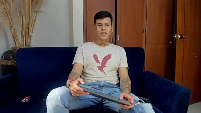 Snapshot of jamesinked_ chatting on 11/23/25, 12:21 jamesinked online show from 11/23/25, 12:21