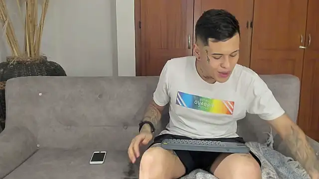 Snapshot of jamesinked_ chatting on 11/29/25, 10:24 jamesinked online show from 11/29/25, 10:24