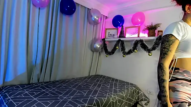 Snapshot of susyy7 chatting on 12/04/25, 07:33 susyy7 online show from 12/04/25, 07:33