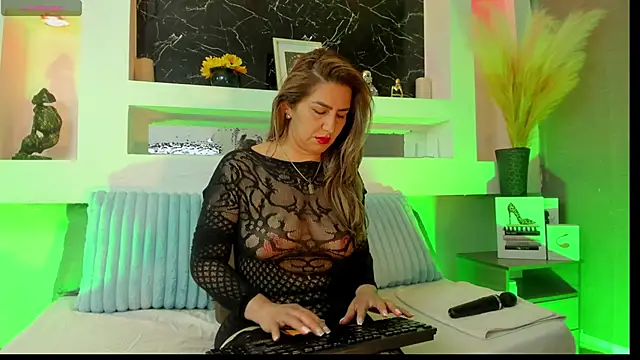 Cinthya mjs online show from 01/15/26, 01:37