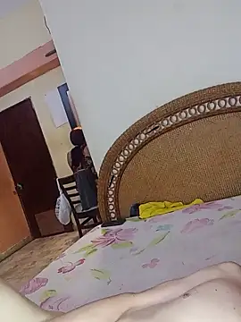 Snapshot of Milfvalesk chatting on 02/12/25, 07:13 Milfvalesk online show from 02/12/25, 07:13