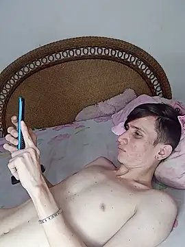 Snapshot of Milfvalesk chatting on 02/19/25, 05:16 Milfvalesk online show from 02/19/25, 05:16