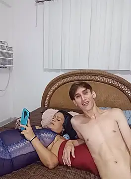 Snapshot of Milfvalesk chatting on 10/13/25, 08:53 Milfvalesk online show from 10/13/25, 08:53