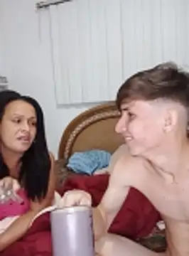 Snapshot of Milfvalesk chatting on 10/22/25, 02:34 Milfvalesk online show from 10/22/25, 02:34