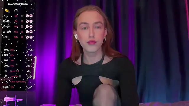 Snapshot of Avril_Pearly_ chatting on 12/16/25, 12:43 Avril Pearly online show from 12/16/25, 12:43