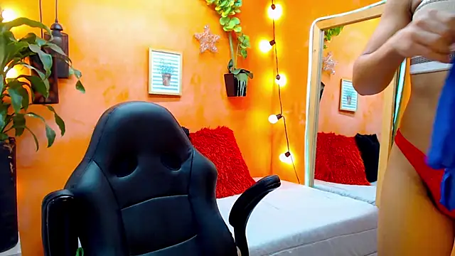 Snapshot of aslyhernandez_7 chatting on 01/03/25, 11:46 aslyhernandez 7 online show from 01/03/25, 11:46