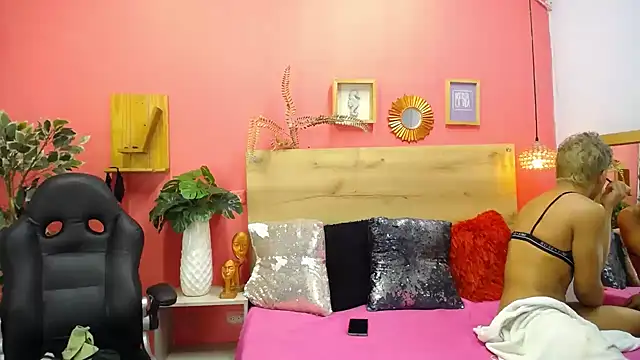 aslyhernandez 7 online show from 03/16/26, 12:42