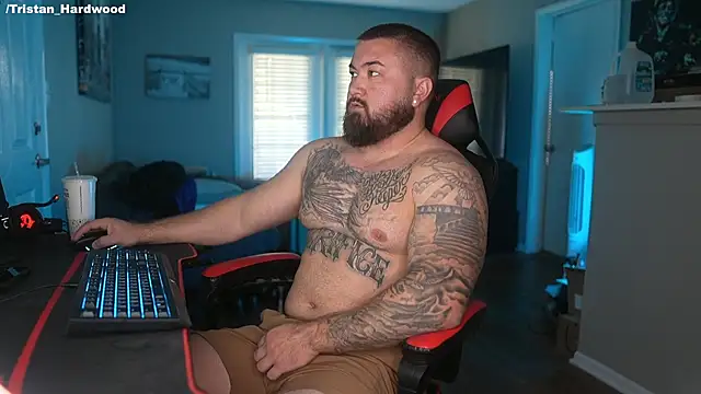 Snapshot of B_The_Creator_X chatting on 03/11/25, 08:20 B The Creator X online show from 03/11/25, 08:20