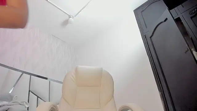 Victoriaa millers online show from 03/28/26, 08:08