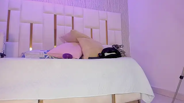 Victoriaa millers online show from 05/05/26, 07:11