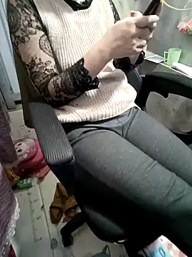 Snapshot of Fuckmehard2xx chatting on 12/17/24, 10:32 Fuckmehard2xx online show from 12/17/24, 10:32