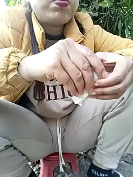 Snapshot of Fuckmehard2xx chatting on 01/05/25, 03:43 Fuckmehard2xx online show from 01/05/25, 03:43