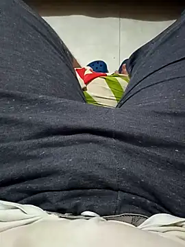 Snapshot of beautiful_hands_ chatting on 02/25/25, 06:47 beautiful hands online show from 02/25/25, 06:47