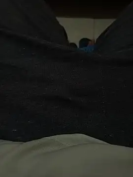 Snapshot of beautiful_hands_ chatting on 11/13/25, 06:45 beautiful hands online show from 11/13/25, 06:45