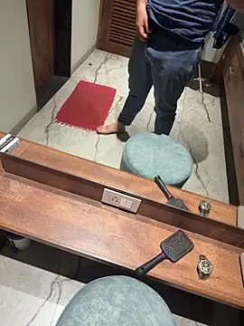 versatile guy01 online show from 10/14/25, 06:09