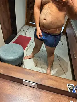 versatile guy01 online show from 10/18/25, 02:58