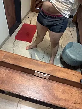 Snapshot of versatile_guy01 chatting on 03/21/26, 10:31 versatile guy01 online show from 03/21/26, 10:31