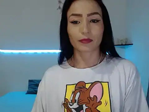 Sara-Guzman1 online show from 02/11/25, 05:05