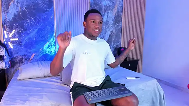 Snapshot of Troykhalil chatting on 10/06/25, 10:18 Troykhalil online show from 10/06/25, 10:18