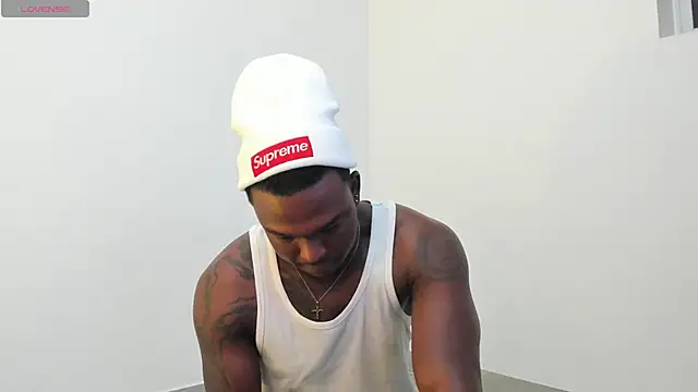 Snapshot of Troykhalil chatting on 11/18/25, 01:33 Troykhalil online show from 11/18/25, 01:33