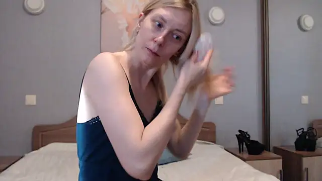 AvelinaLeoni online show from 02/26/25, 06:37