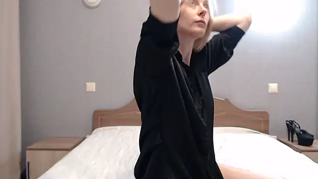 AvelinaLeoni online show from 03/07/25, 05:40