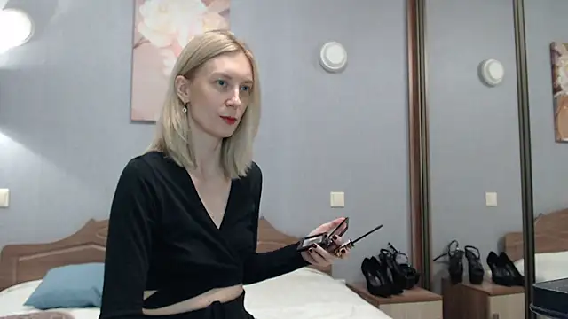 AvelinaLeoni online show from 12/01/25, 06:29