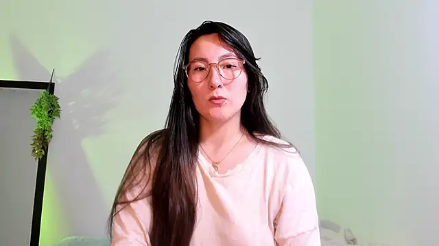 Elle Lee  online show from 02/24/25, 04:47