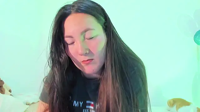 Elle Lee  online show from 03/17/25, 02:34