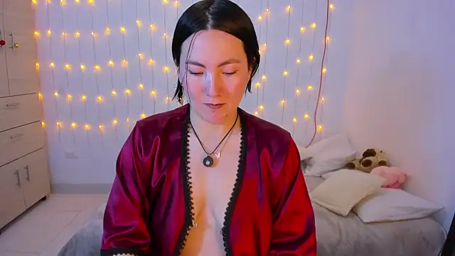 Elle Lee  online show from 12/16/25, 03:17