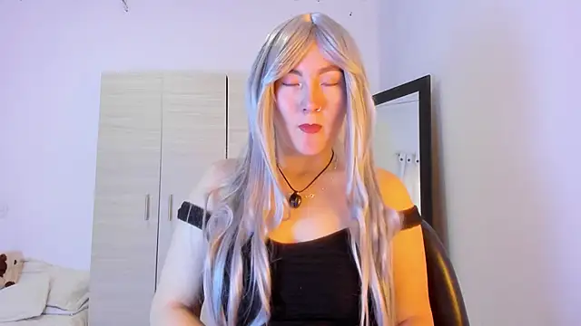 Elle Lee  online show from 02/01/26, 02:59