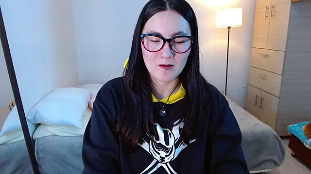 Elle Lee  online show from 03/12/26, 03:45