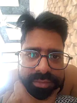 Snapshot of bewolf_17 chatting on 09/29/25, 03:44 bewolf 17 online show from 09/29/25, 03:44