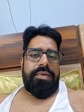 Snapshot of bewolf_17 chatting on 10/10/25, 11:42 bewolf 17 online show from 10/10/25, 11:42