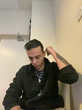 Snapshot of Alexandrupgixx chatting on 01/14/25, 02:29 Alexandrupgixx online show from 01/14/25, 02:29