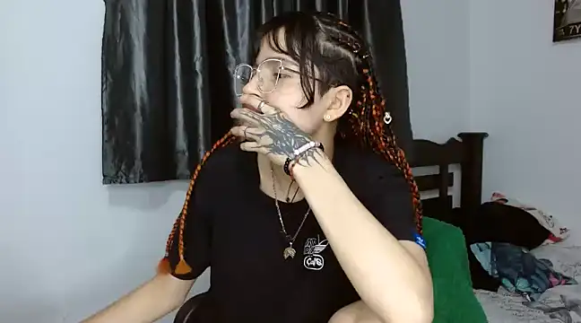 Snapshot of saritapretyy chatting on 02/11/25, 01:52 saritapretyy online show from 02/11/25, 01:52