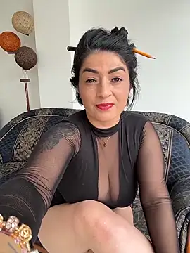 karenlennox1 online show from 02/15/26, 07:54