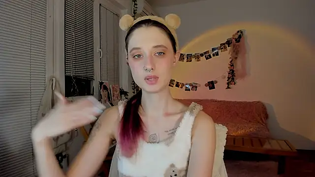 Snapshot of Jenny_darling_love chatting on 12/24/24, 07:44 Jenny darling love online show from 12/24/24, 07:44