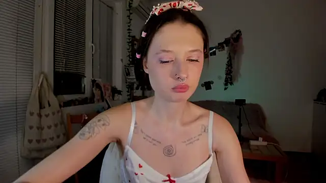 Snapshot of Jenny_darling_love chatting on 01/02/25, 10:11 Jenny darling love online show from 01/02/25, 10:11