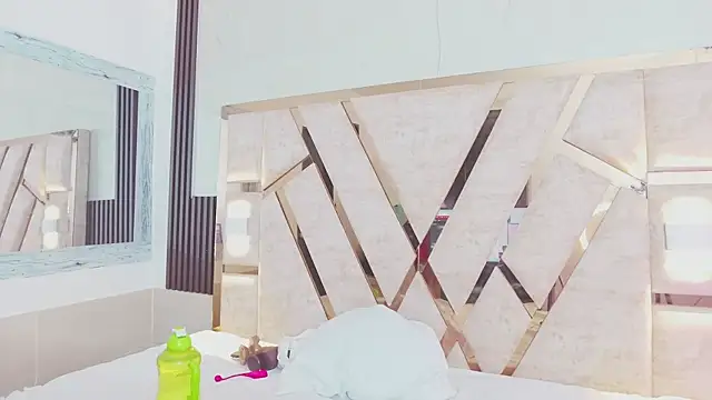 molly sweetee online show from 10/18/25, 01:52