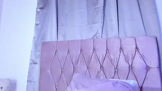 Snapshot of Ashley_piinkk_ chatting on 03/23/25, 01:31 Ashley piinkk  online show from 03/23/25, 01:31