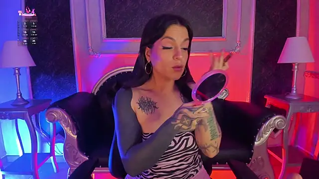 Snapshot of MeganDraco_ chatting on 05/20/26, 01:06 MeganDraco online show from 05/20/26, 01:06