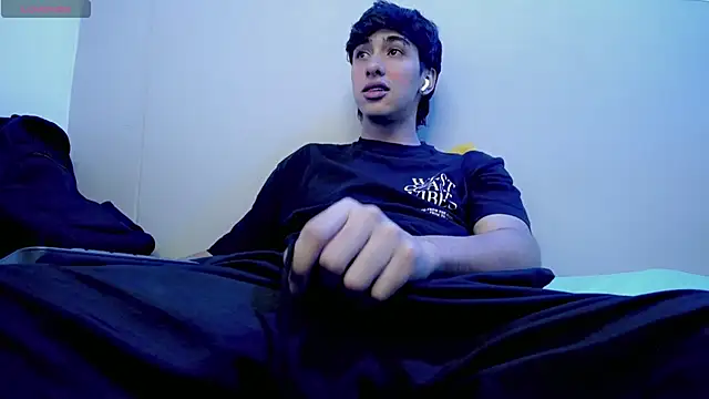 Snapshot of Jake_tripp chatting on 12/15/25, 04:17 Jake tripp online show from 12/15/25, 04:17